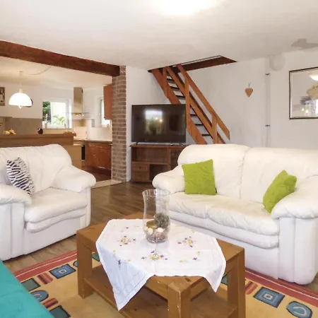 Three-bedroom Holiday In הלנתאל