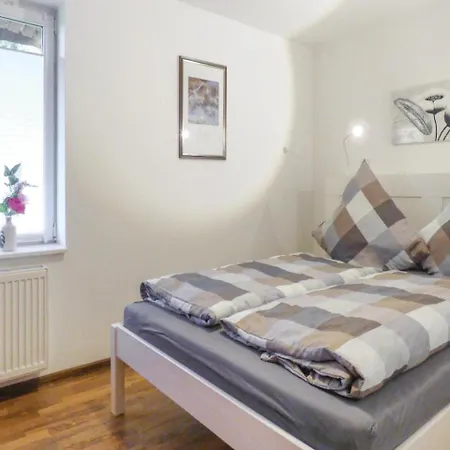 Three-bedroom Holiday In הלנתאל
