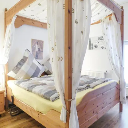 Three-bedroom Holiday In בית נופש *