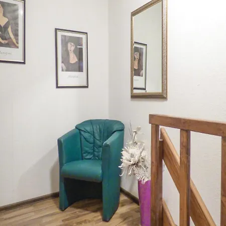 Three-bedroom Holiday In בית נופש