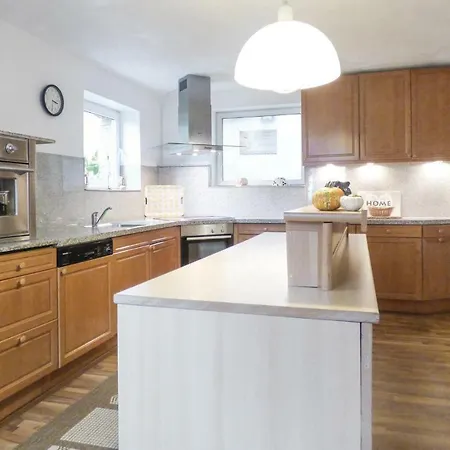 Three-bedroom Holiday In בית נופש הלנתאל