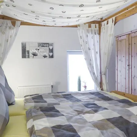 בית נופש Three-bedroom Holiday In *